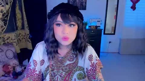 Snapshot of kimberlygati2 chatting on 09/24/25, 12:08 Kimberly Polizzi     online show from 09/24/25, 12:08