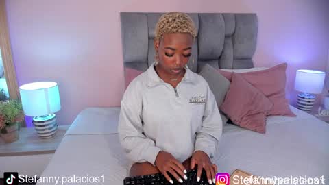 Snapshot of kimberlylenox chatting on 12/02/24, 10:23 Queen Kim online show from 12/02/24, 10:23