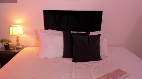 Snapshot of kimberlylenox chatting on 12/31/24, 08:12 Queen Kim online show from 12/31/24, 08:12