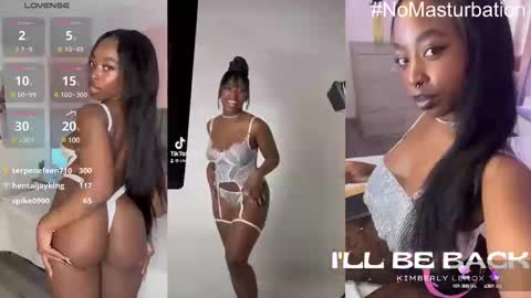 Snapshot of kimberlylenox chatting on 02/22/25, 12:16 Queen Kim online show from 02/22/25, 12:16