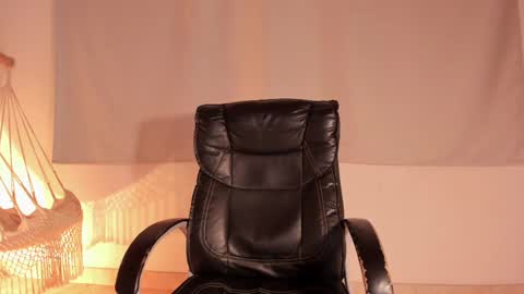 Snapshot of kimblair_ chatting on 02/23/25, 01:10 Kim online show from 02/23/25, 01:10