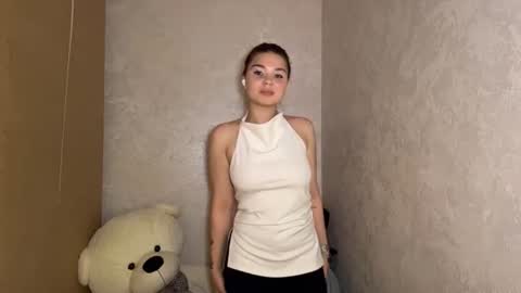 Snapshot of kimbraoehlenschlage chatting on 06/15/26, 04:31 Bella online show from 06/15/26, 04:31