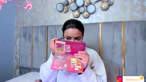 Snapshot of kimdevinne chatting on 10/12/25, 03:27 KIM online show from 10/12/25, 03:27