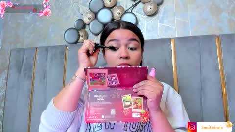 Snapshot of kimdevinne chatting on 11/12/25, 02:45 KIM online show from 11/12/25, 02:45