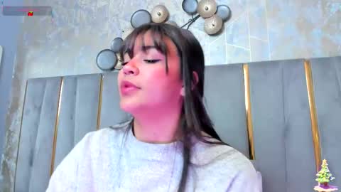 Snapshot of kimdevinne chatting on 12/19/25, 02:18 KIM online show from 12/19/25, 02:18