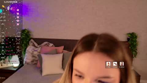 Snapshot of kimevanss chatting on 04/17/26, 11:02 KimEvanss online show from 04/17/26, 11:02
