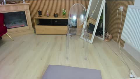 kimi_ivy online show from 01/20/25, 07:47