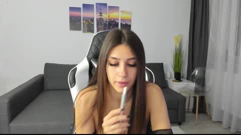 kimi_ivy online show from 10/26/25, 04:07