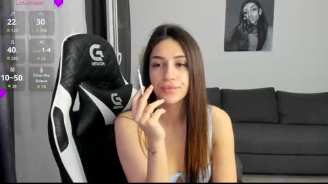 kimi_ivy online show from 12/14/25, 05:02