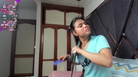 Snapshot of kimianal chatting on 11/13/25, 02:27 Kimy online show from 11/13/25, 02:27