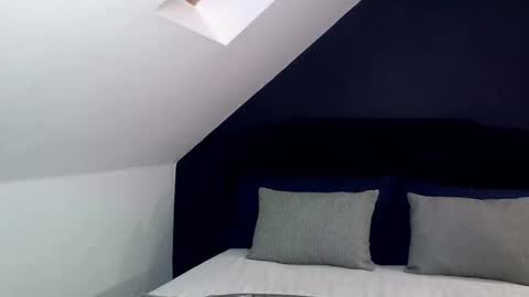     Help me reach 100 thumbs up  online show from 09/11/25, 09:48