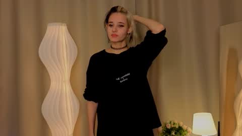 Elizabeth online show from 12/19/25, 06:53