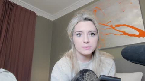 Wolfs Girl online show from 12/29/24, 08:58