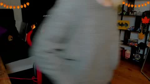 Wolfs Girl online show from 10/29/25, 08:32