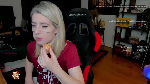 Wolfs Girl online show from 12/17/25, 09:32