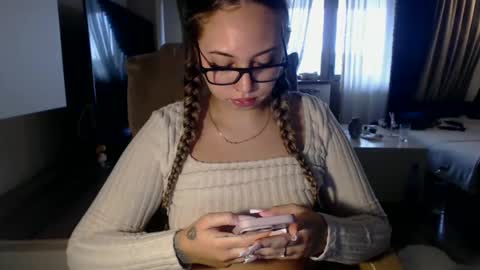 Kim Lee  online show from 12/04/25, 09:07