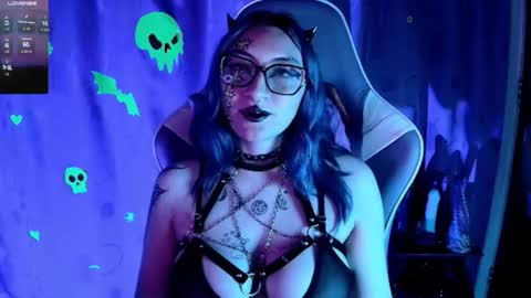   online show from 12/05/25, 02:03