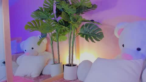 Snapshot of kimm_rosee chatting on 11/19/25, 08:42 Kim online show from 11/19/25, 08:42