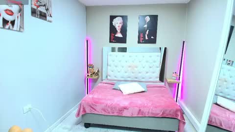 Kim online show from 05/04/26, 01:07