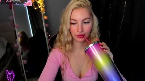 Snapshot of kimmy1_powell chatting on 03/29/26, 03:50 kimmy1_powell online show from 03/29/26, 03:50