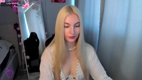 Snapshot of kimmy1_powell chatting on 06/16/26, 03:42 kimmy1_powell online show from 06/16/26, 03:42