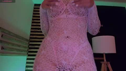 Snapshot of kimmy_chi chatting on 02/13/25, 05:22 Lo online show from 02/13/25, 05:22