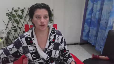 Snapshot of kimmy_sander1 chatting on 10/31/25, 04:35 Kimmy online show from 10/31/25, 04:35