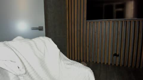 Kimmy online show from 10/19/25, 03:34