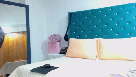 Kim online show from 12/17/25, 02:45