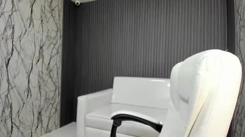 kimsy_ online show from 11/13/25, 06:12