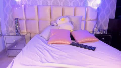 Snapshot of kimwexlerr_ chatting on 01/17/26, 07:50 Kim online show from 01/17/26, 07:50