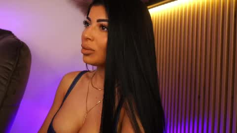 Snapshot of kimybroox chatting on 04/19/26, 07:27 Andreea online show from 04/19/26, 07:27
