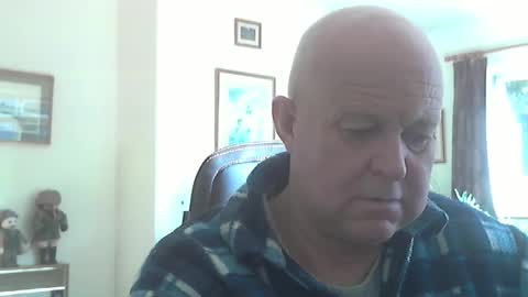 Snapshot of kindahairy4u chatting on 10/27/25, 09:46 kindahairy4u online show from 10/27/25, 09:46