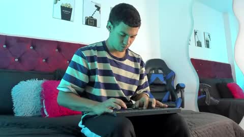 Snapshot of king_ares1 chatting on 05/14/26, 11:06 king_ares1 online show from 05/14/26, 11:06