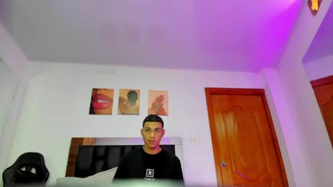 Snapshot of king_ares1 chatting on 05/18/26, 04:02 king_ares1 online show from 05/18/26, 04:02