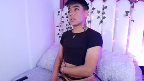 Snapshot of king_azahell chatting on 12/27/24, 01:53 king help me reach 100 likes online show from 12/27/24, 01:53