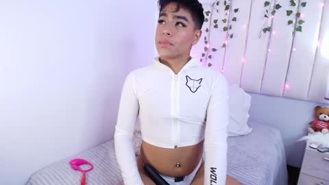 Snapshot of king_azahell chatting on 01/03/25, 01:59 king help me reach 100 likes online show from 01/03/25, 01:59