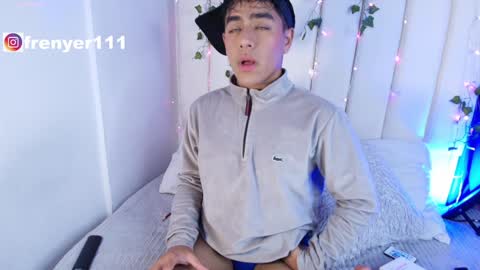 Snapshot of king_azahell chatting on 01/08/25, 03:19 king help me reach 100 likes online show from 01/08/25, 03:19