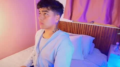 Snapshot of king_azahell chatting on 12/18/25, 03:12 king help me reach 100 likes online show from 12/18/25, 03:12