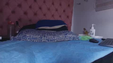 Snapshot of king_bella_ chatting on 09/20/25, 03:07 Bella online show from 09/20/25, 03:07