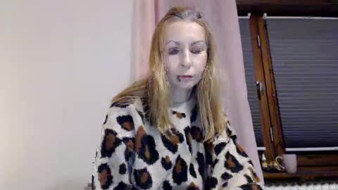 Snapshot of kingandprincess chatting on 10/26/25, 04:35 sexysexyhotwetpinkredpussy online show from 10/26/25, 04:35