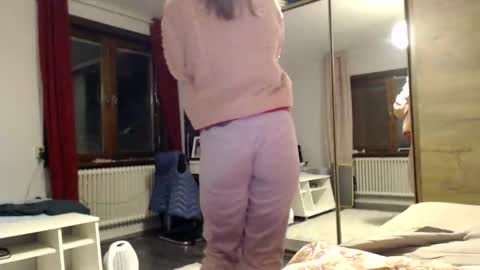 Snapshot of kingandprincess chatting on 02/16/26, 07:32 sexysexyhotwetpinkredpussy online show from 02/16/26, 07:32