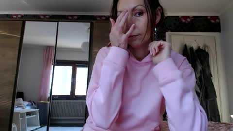 Snapshot of kingandprincess chatting on 05/17/26, 05:53 sexysexyhotwetpinkredpussy online show from 05/17/26, 05:53