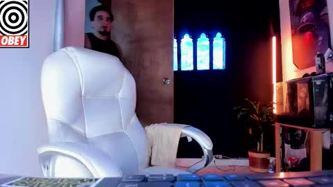 King Bear online show from 12/01/25, 04:06