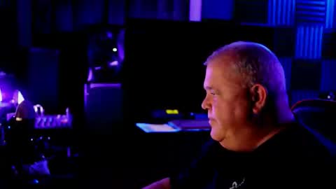 Snapshot of kingjamesviii chatting on 10/16/25, 04:02 King James VIII online show from 10/16/25, 04:02