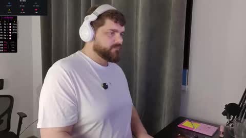 Snapshot of kingmarti chatting on 12/15/25, 12:09 Marti online show from 12/15/25, 12:09