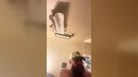 Snapshot of kingraw85x chatting on 04/01/26, 01:12 kingraw85x online show from 04/01/26, 01:12