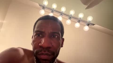 Snapshot of kingslimfresh chatting on 02/15/25, 12:54 kingslimfresh online show from 02/15/25, 12:54