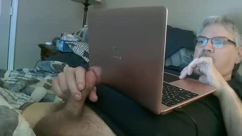 kingtongue10 online show from 01/01/25, 04:50