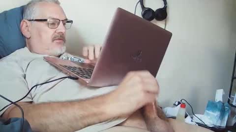 kingtongue10 online show from 09/28/25, 03:06